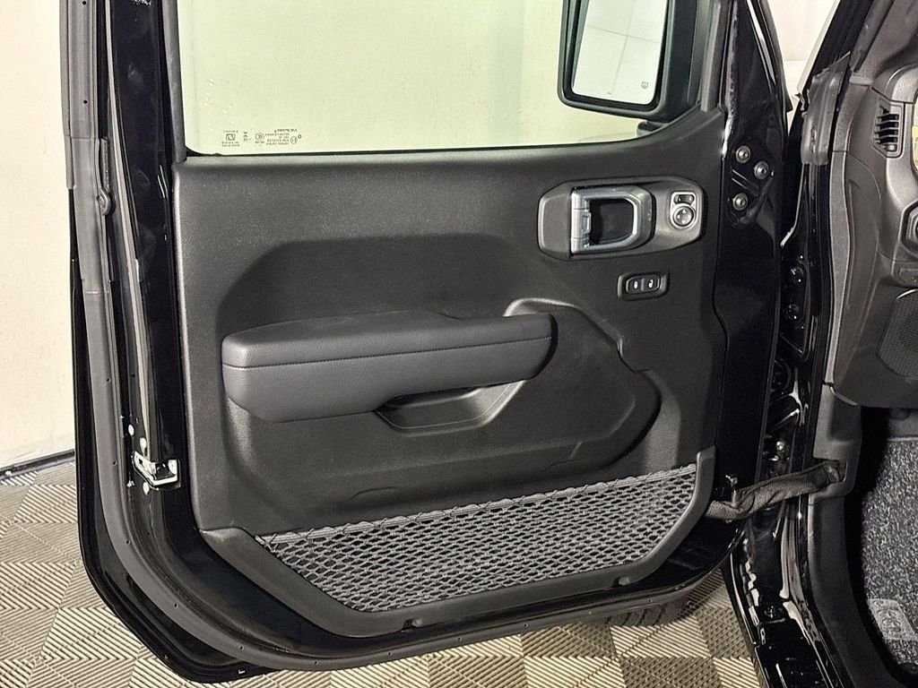 New 2026 Black Clear-Coat Exterior Paint Jeep 85th Anniversary Edition image 10