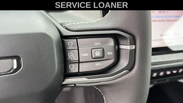 New 2026 Diamond Black Crystal Pearlcoat Jeep Laredo image 13