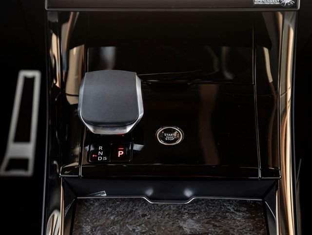 New 2026 Carpathian Grey LAND ROVER Dynamic SE image 19