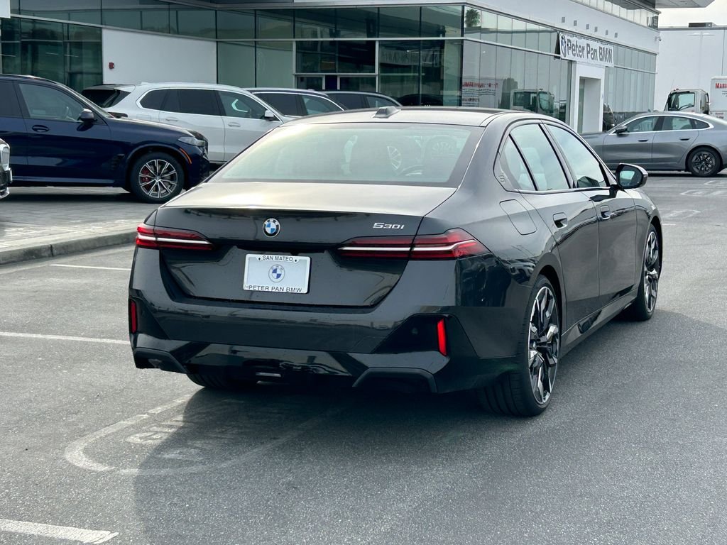 New 2026 Dark Graphite Metallic BMW 530i image 5