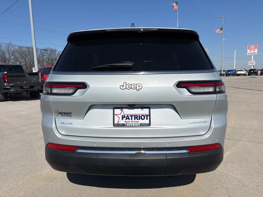 New 2026 Silver Zynith Exterior Paint Jeep Laredo image 4