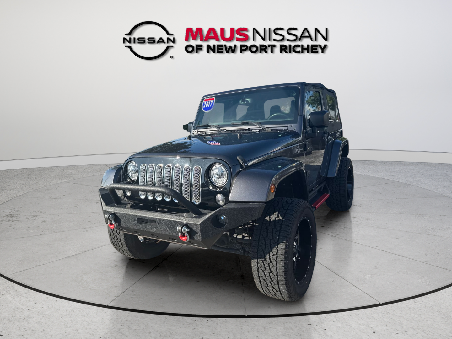 Used 2017 Gray Jeep Sahara image 3