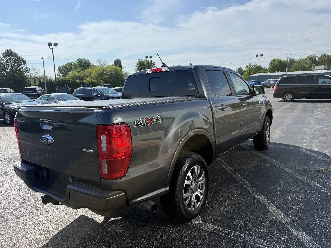 Used 2020 Magnetic Ford Lariat 4x4 4dr SuperCrew 5.1 ft. SB image 5