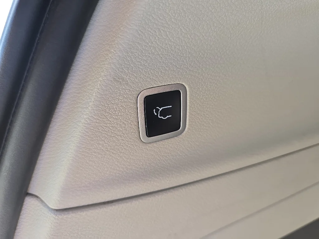 Used 2024 Silver Chrysler Touring L image 37
