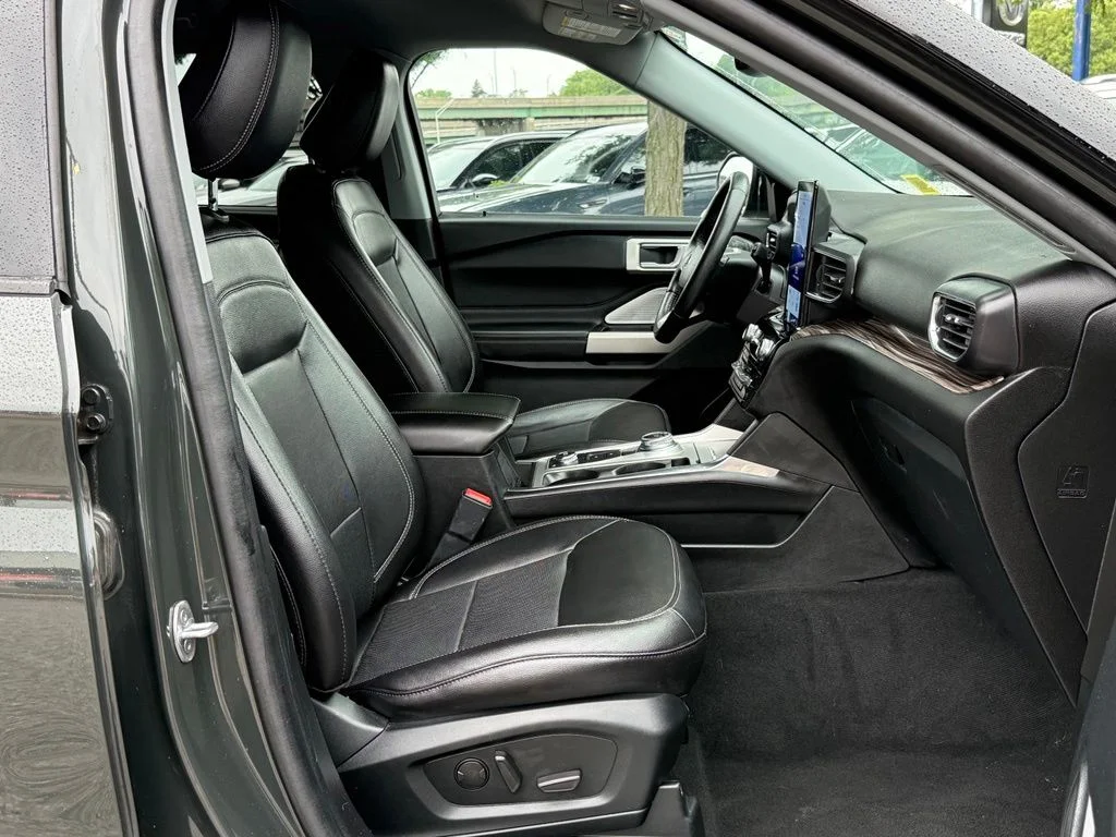 Used 2022 Green Ford Limited image 35