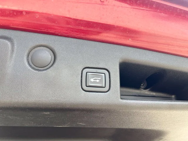 Used 2021 Red Chevrolet Premier image 33