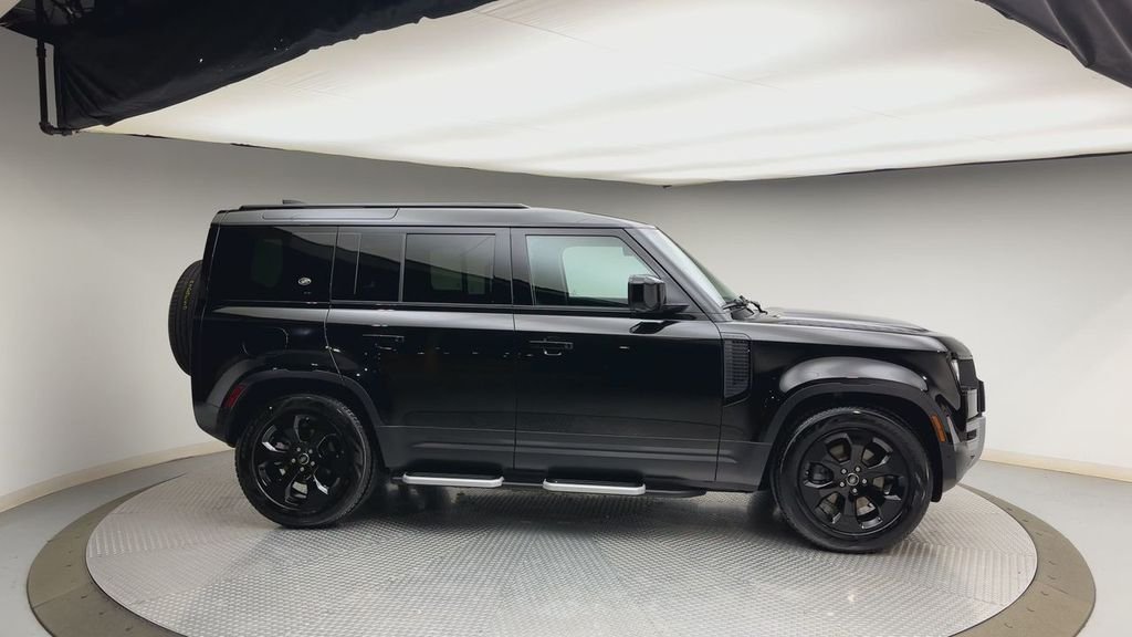 Used 2020 Santorini Black Metallic Land Rover S image 9