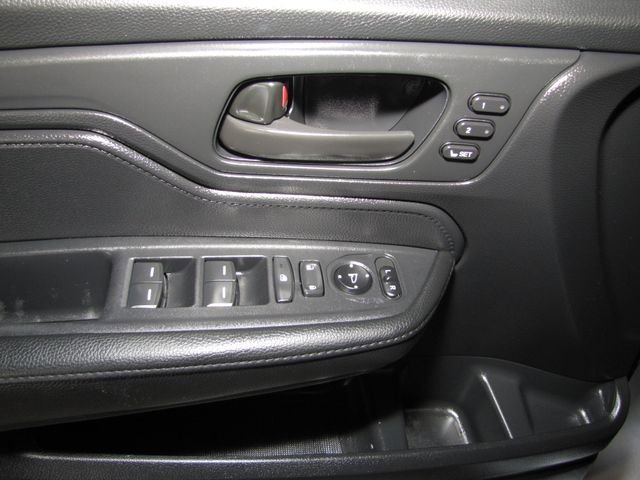 Certified Used 2025 Solar Silver Metallic Honda EX-L image 41