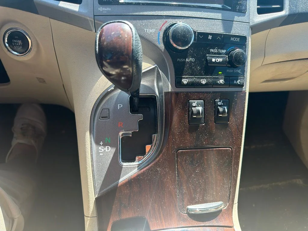 Used 2013 White Toyota XLE image 17