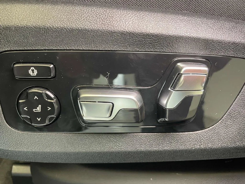 New 2027 Black BMW Label image 12