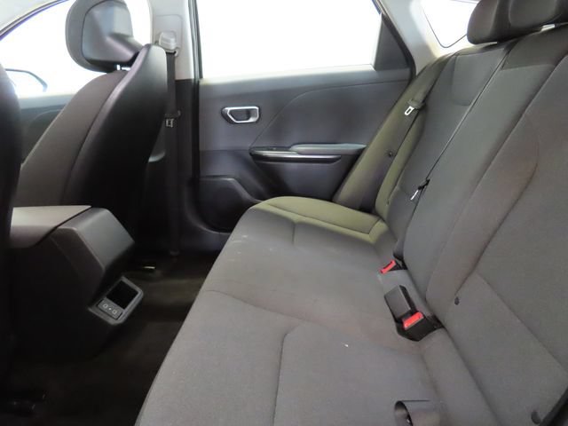 2025 Kia K4 LXS - Photo 29