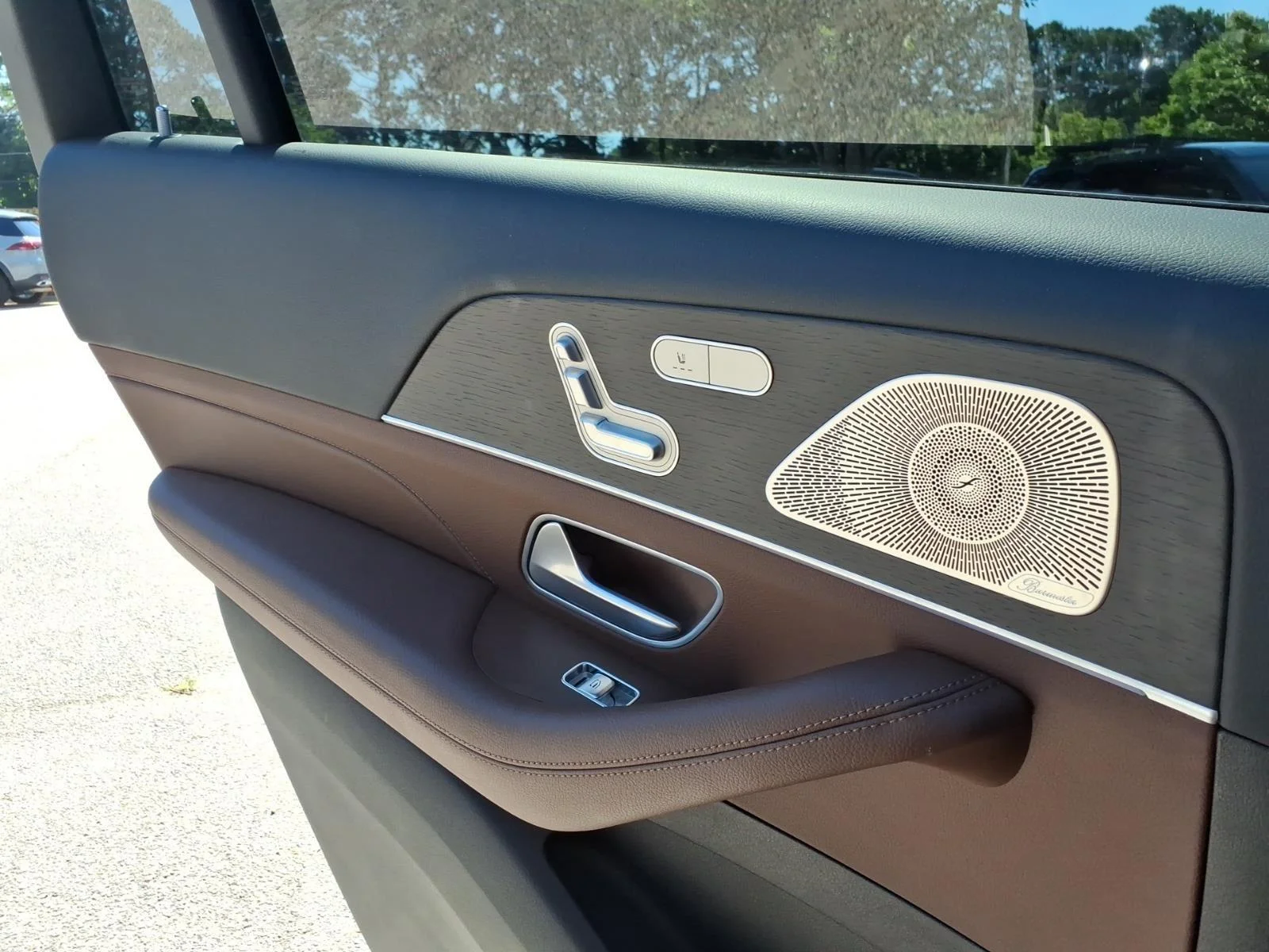 Used 2025 Obsidian Black Metallic Mercedes-Benz GLS 580 image 19