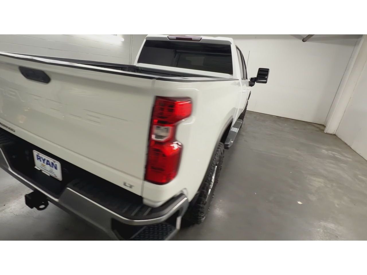 Used 2022 Summit White Chevrolet LT image 8