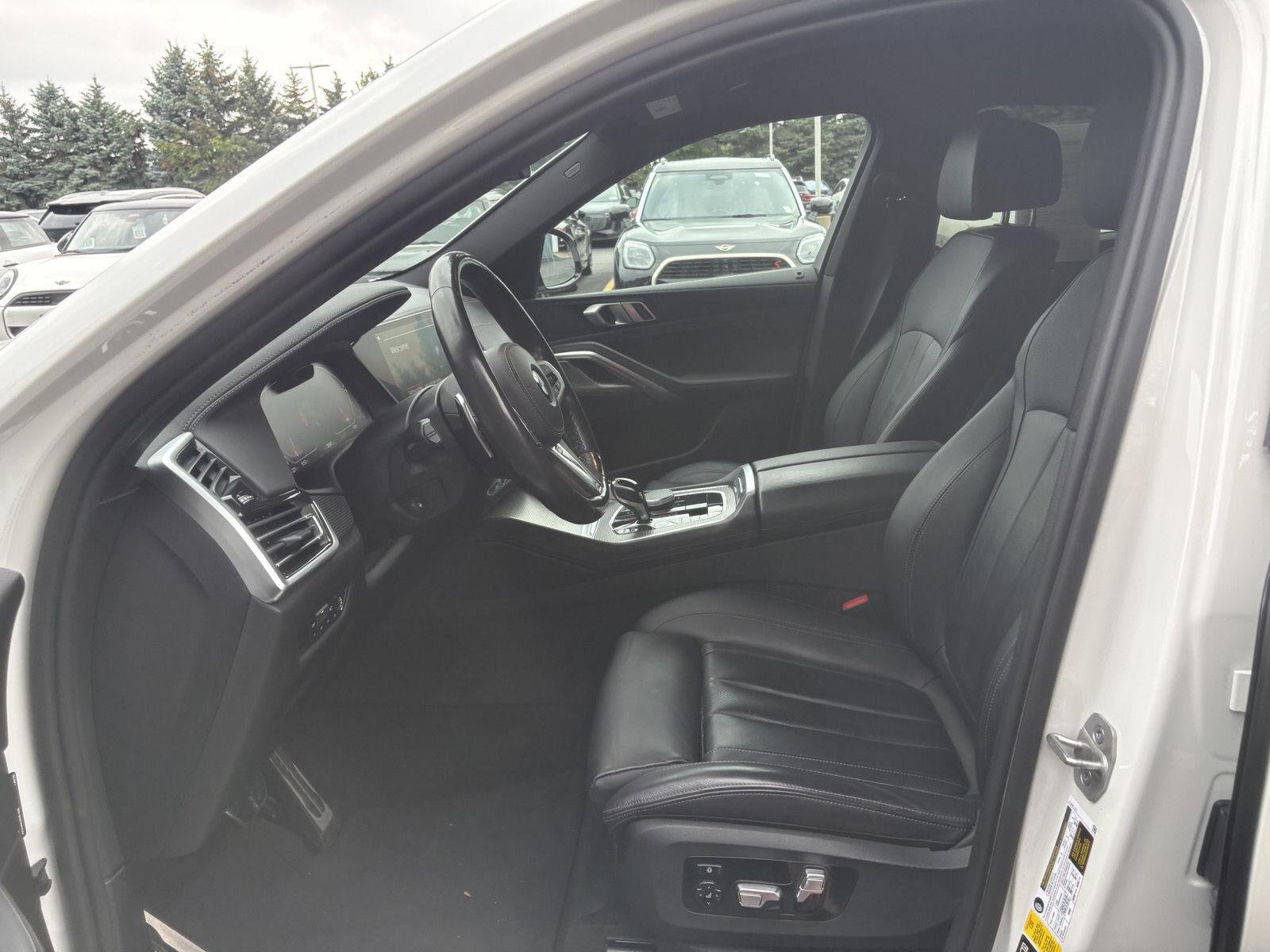 Used 2022 Mineral White Metallic BMW xDrive40i image 9
