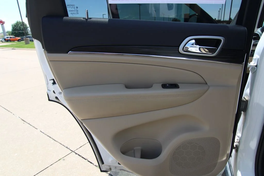 Used 2021 Bright White Clearcoat Jeep Limited image 41