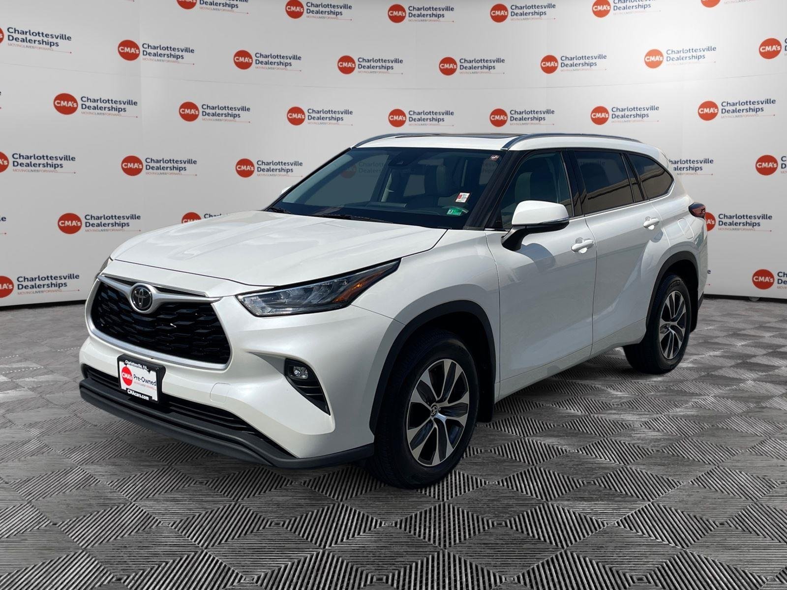 Used 2020 Blizzard Pearl TOYOTA XLE image 1