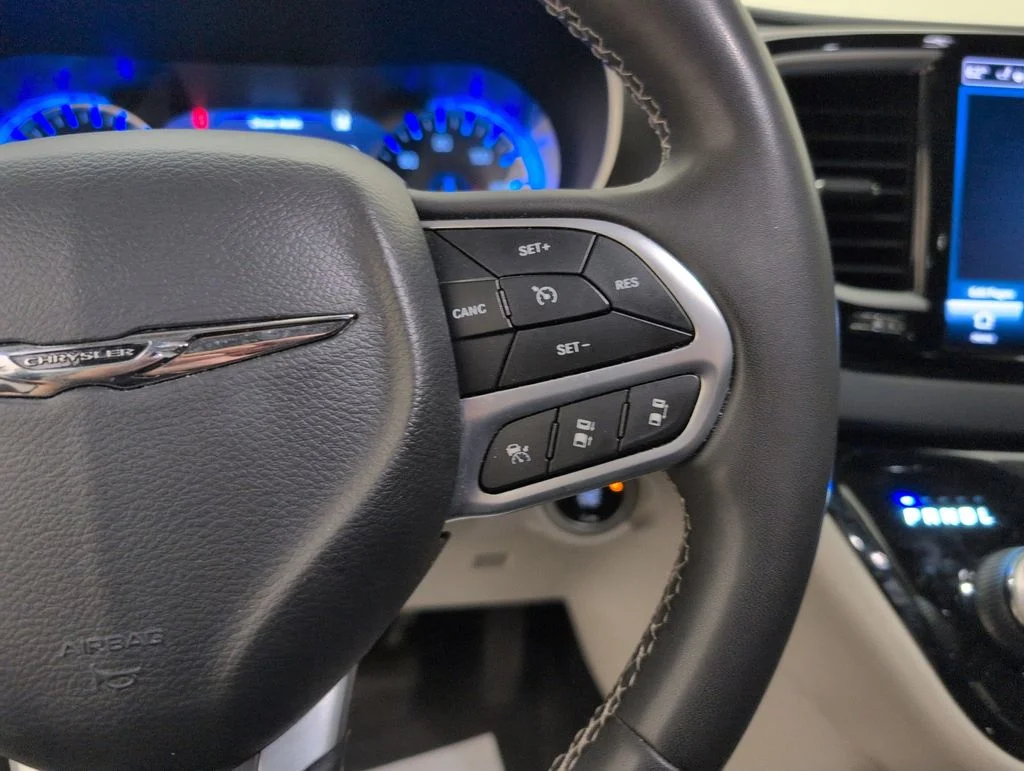 Certified Used 2022 White Chrysler Touring L image 36