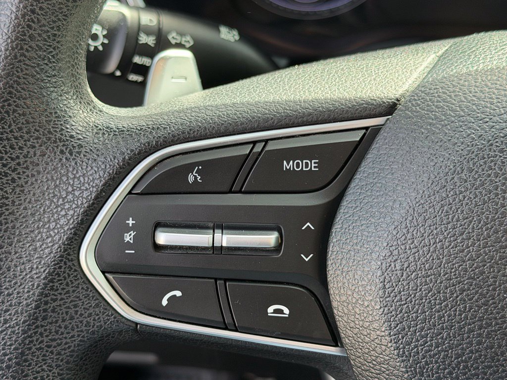 Used 2021 Black Hyundai SE image 15
