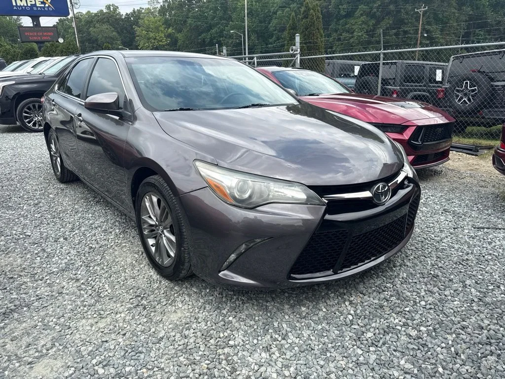 Used 2015 Gray Toyota SE image 2