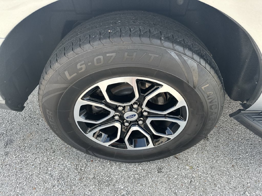 Used 2024 Silver Ford XLT image 31