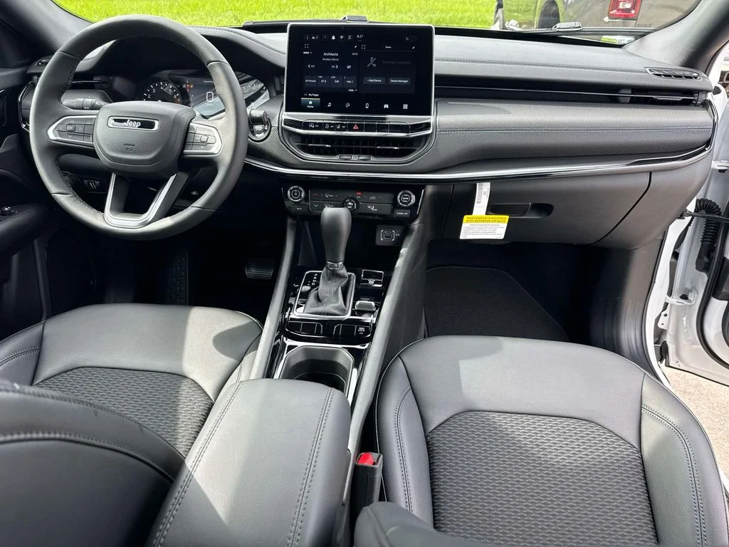 New 2026 White Jeep Latitude image 26
