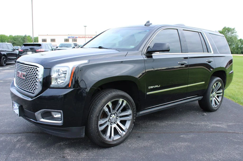Used 2017 Onyx Black GMC Denali image 3