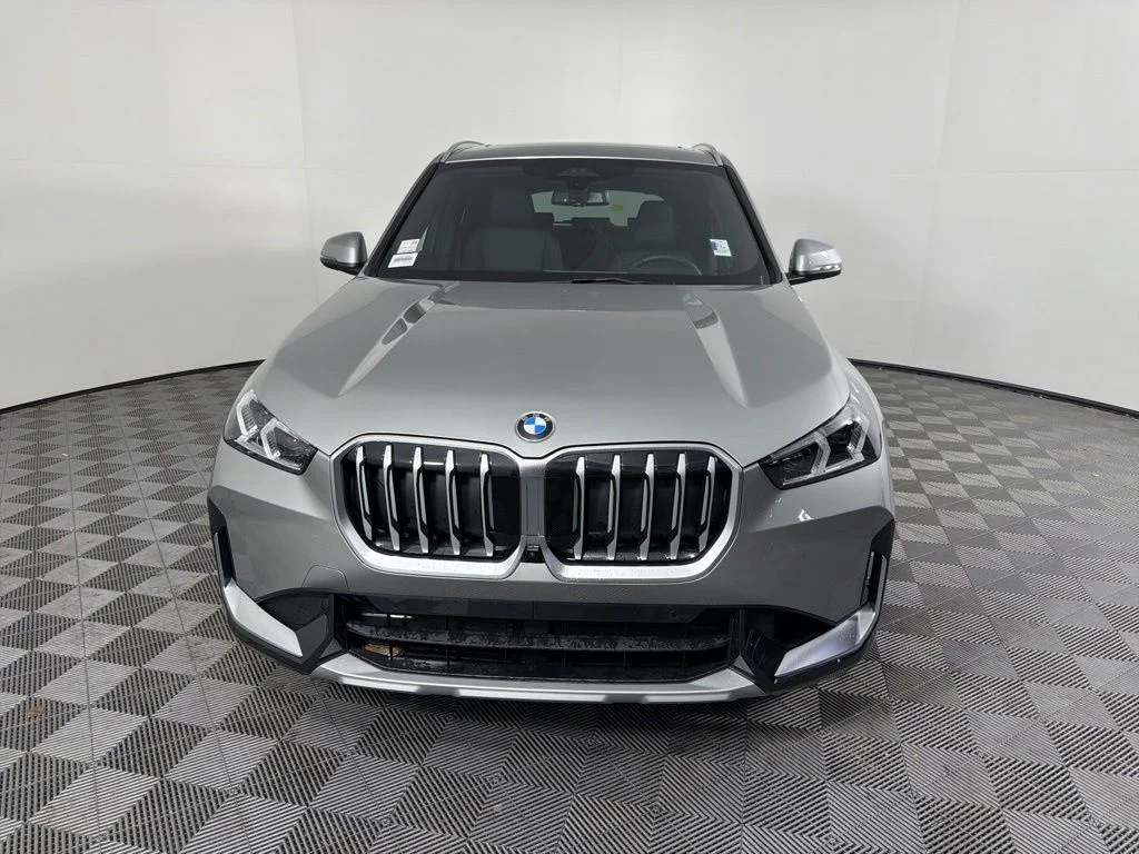 Used 2026 Space Silver Metallic BMW xDrive28i image 2