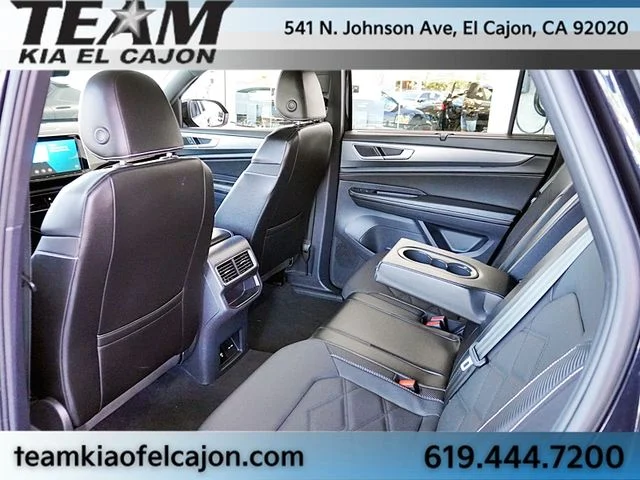 Used 2024  Volkswagen 2.0T SE w/Technology image 17