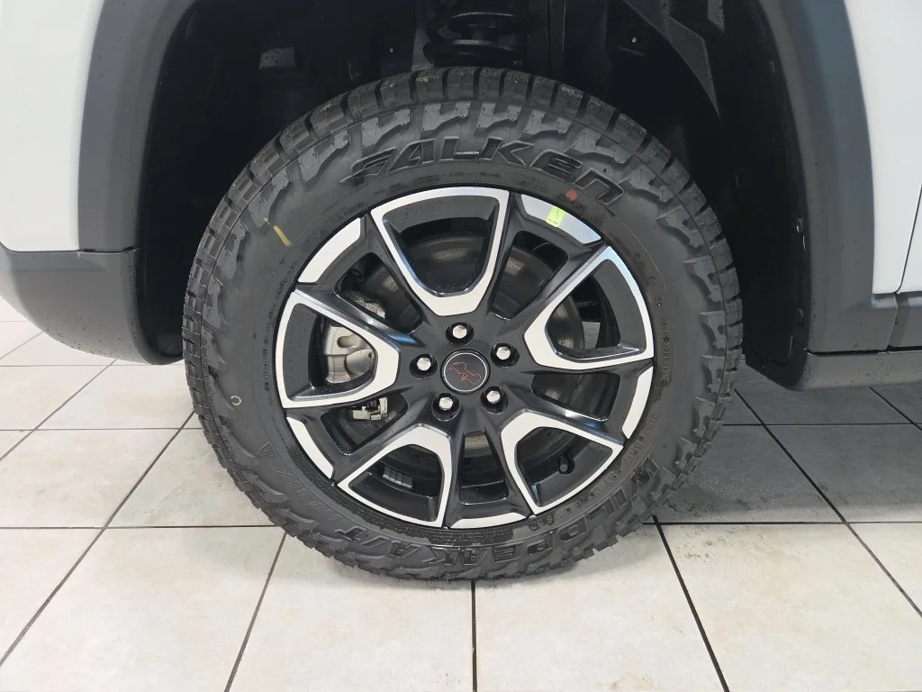 New 2026 Bright White Clear-Coat Exterior Paint Jeep Trailhawk image 36