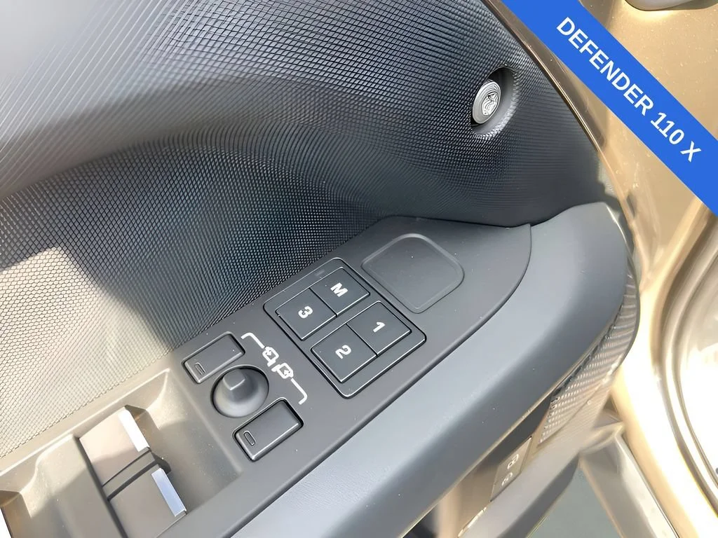 Used 2024  Land Rover X image 20