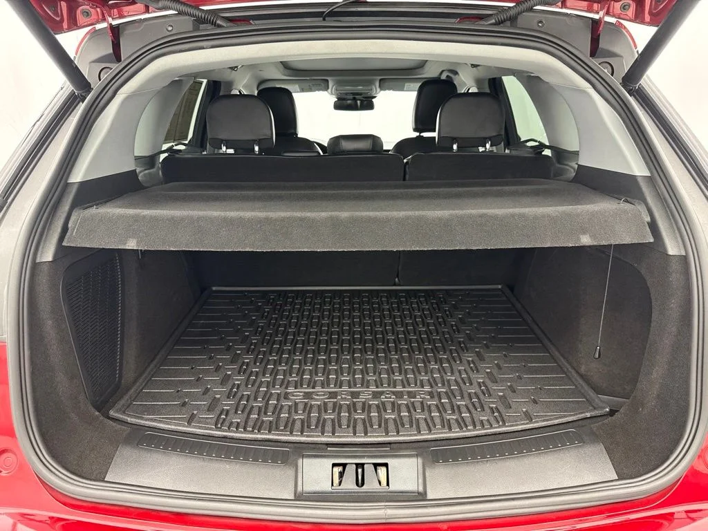 Used 2022 Red Lincoln Standard image 9