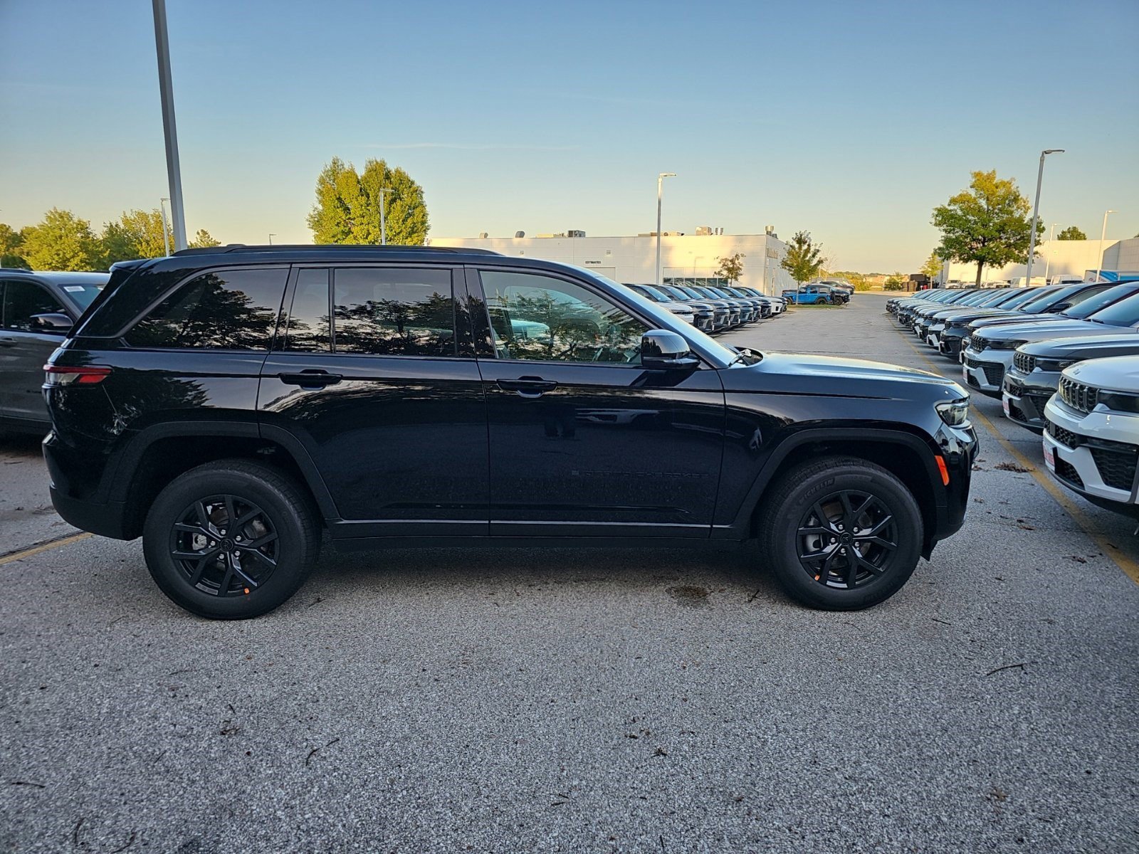 New 2027 High Gloss Black Jeep Laredo Altitude image 6