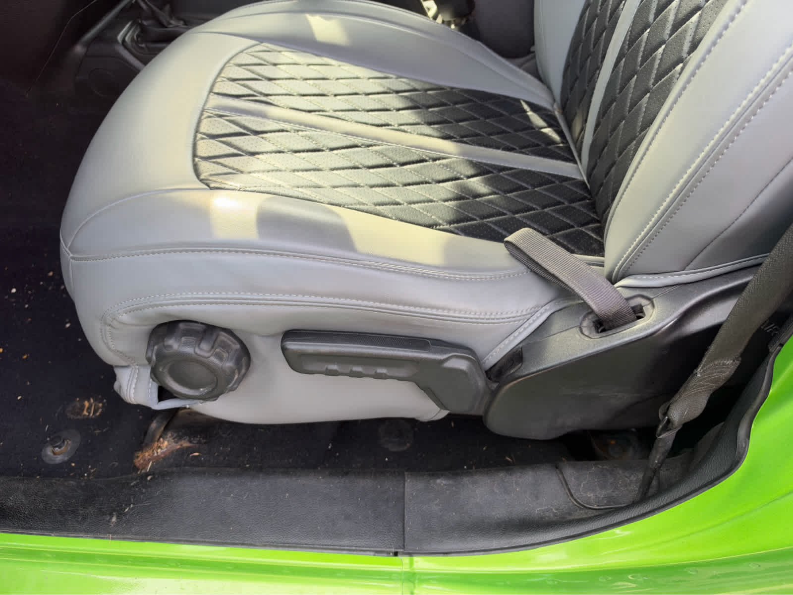 Used 2019 Mojito! Clearcoat Jeep Sport image 13