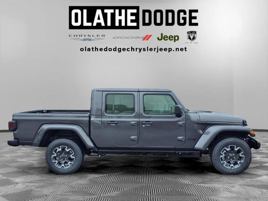 New 2026 Granite Crystal Metallic Clearcoat Jeep Sahara image 27