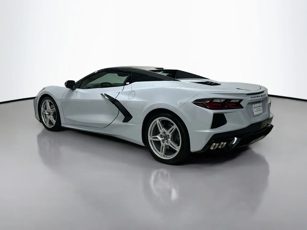 Used 2024 White Chevrolet Stingray image 3