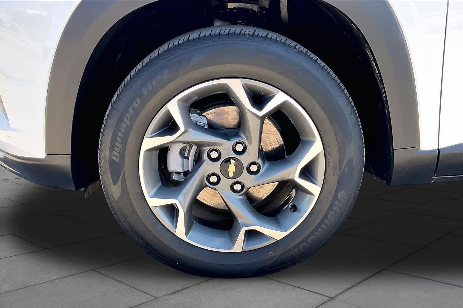 Used 2024 Summit White Chevrolet LT image 11