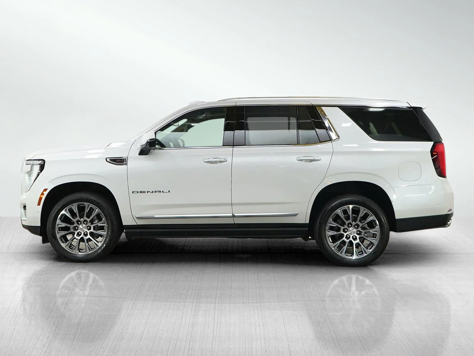 Used 2025 GMC Yukon DENALI with VIN 1GKS2DRL1SR205644 for sale in Roseville, Minnesota