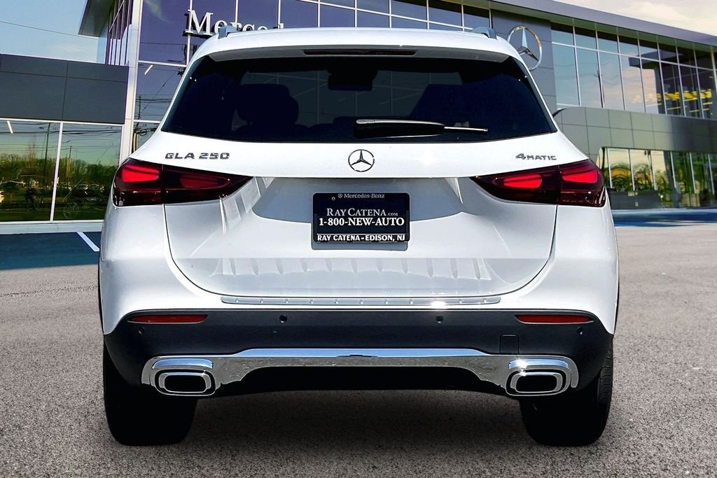 New 2026 Polar White Mercedes-Benz GLA 250 image 4