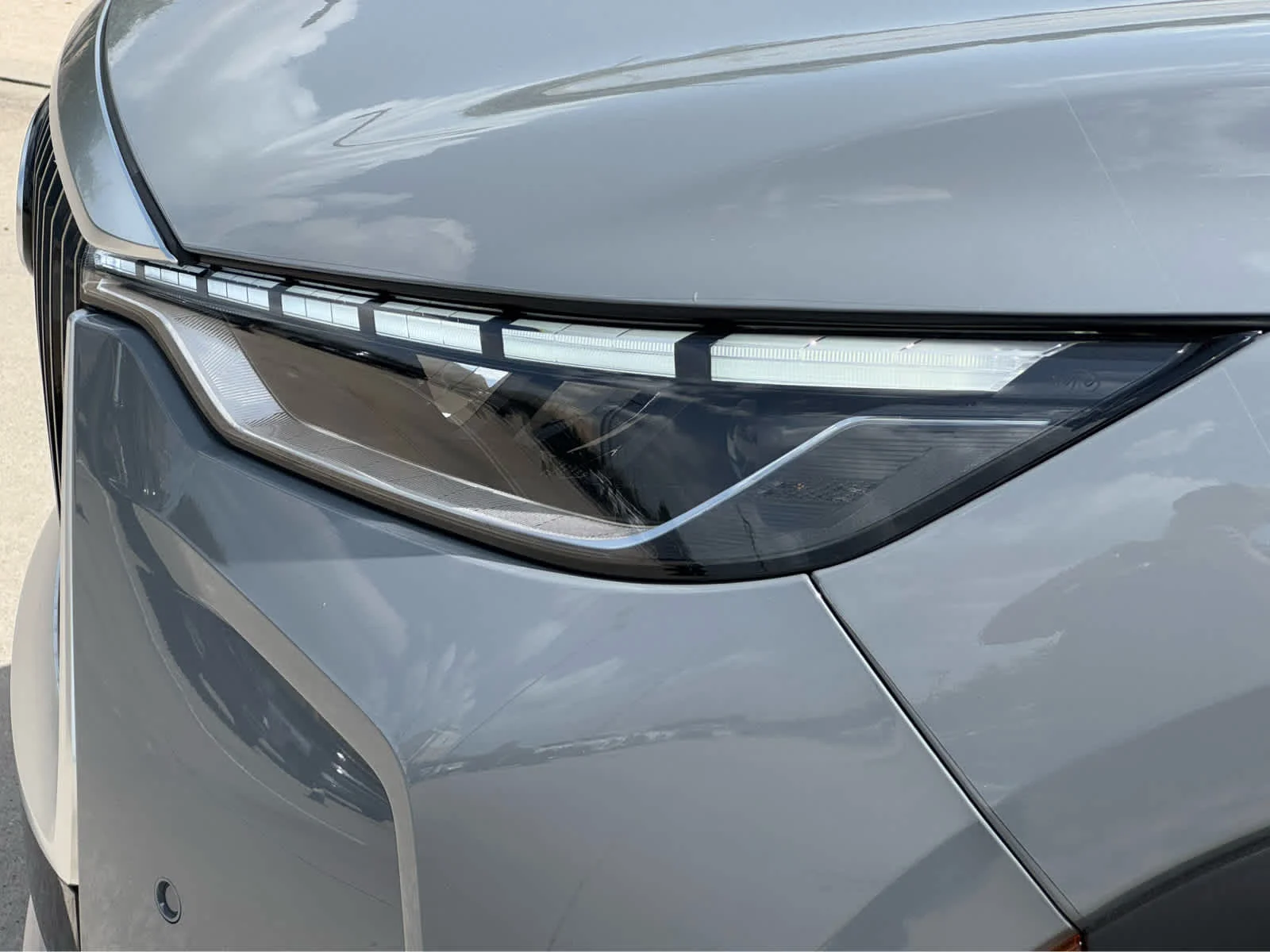 New 2027 HARBOR GRAY INFINITI Luxe FWD image 5