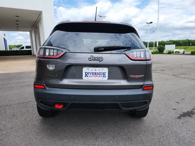 Used 2019 Crystal Metallic Jeep Trailhawk image 4