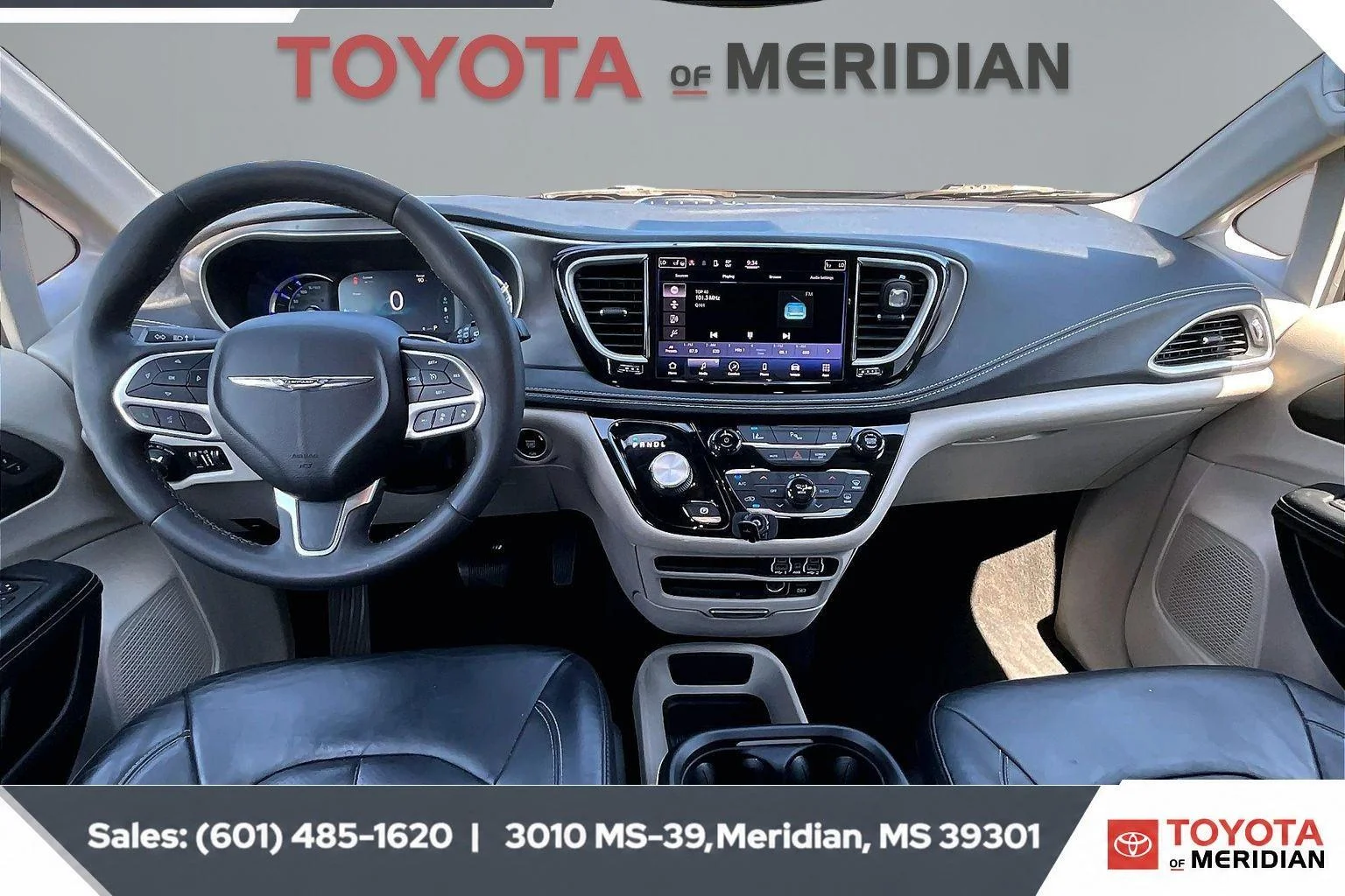 Used 2022 Ceramic Gray Clearcoat Chrysler Hybrid Touring L image 13