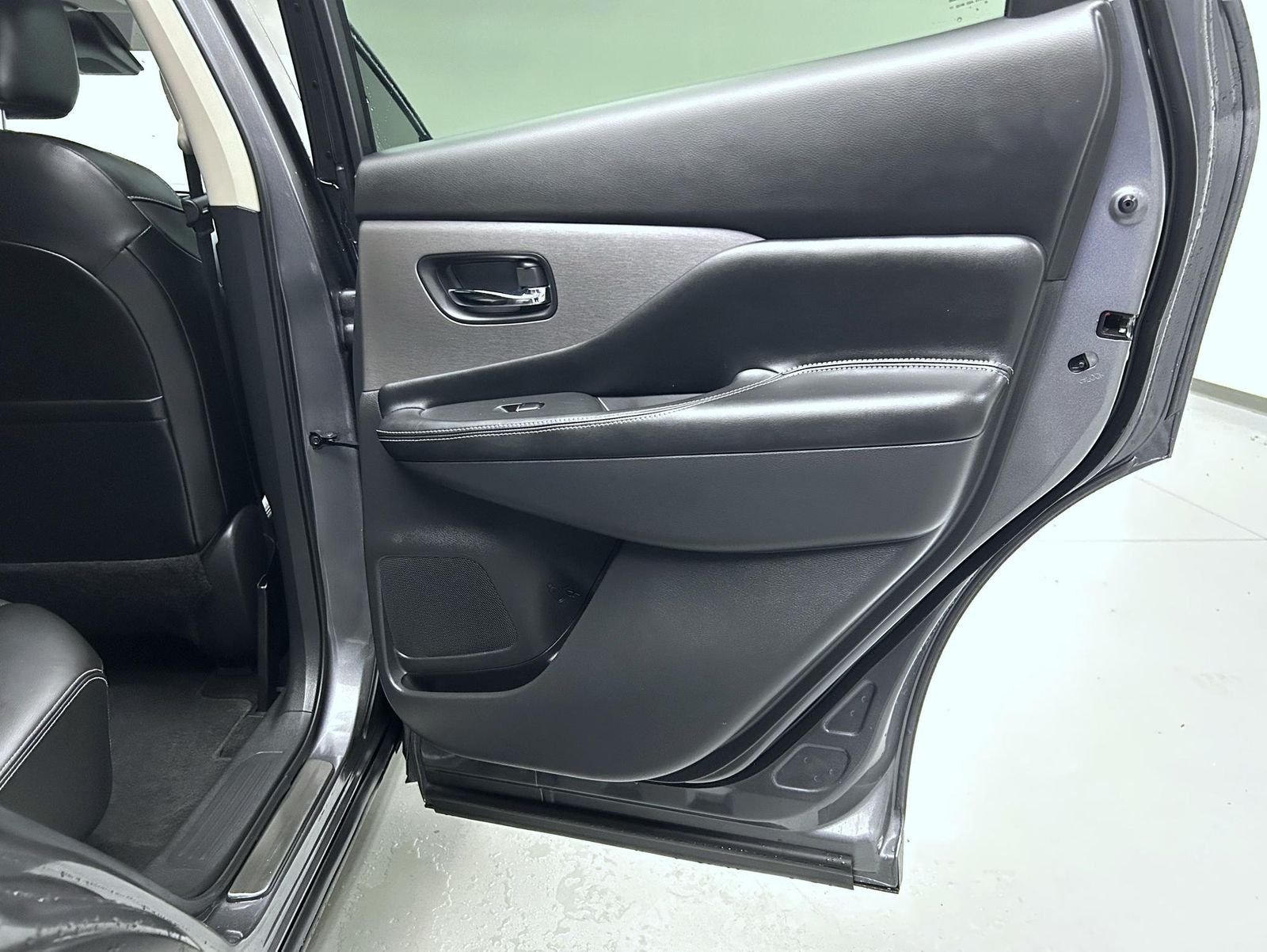 Used 2022 Gray Nissan SL image 17