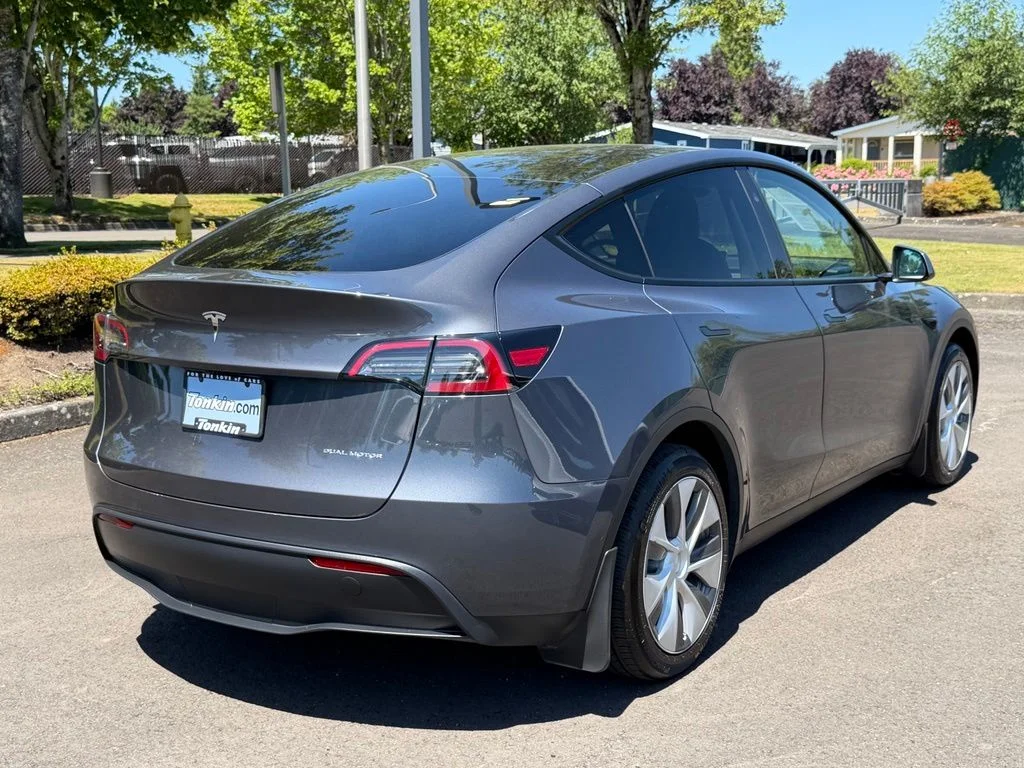 Used 2023 Midnight Silver Metallic Tesla Long Range image 8