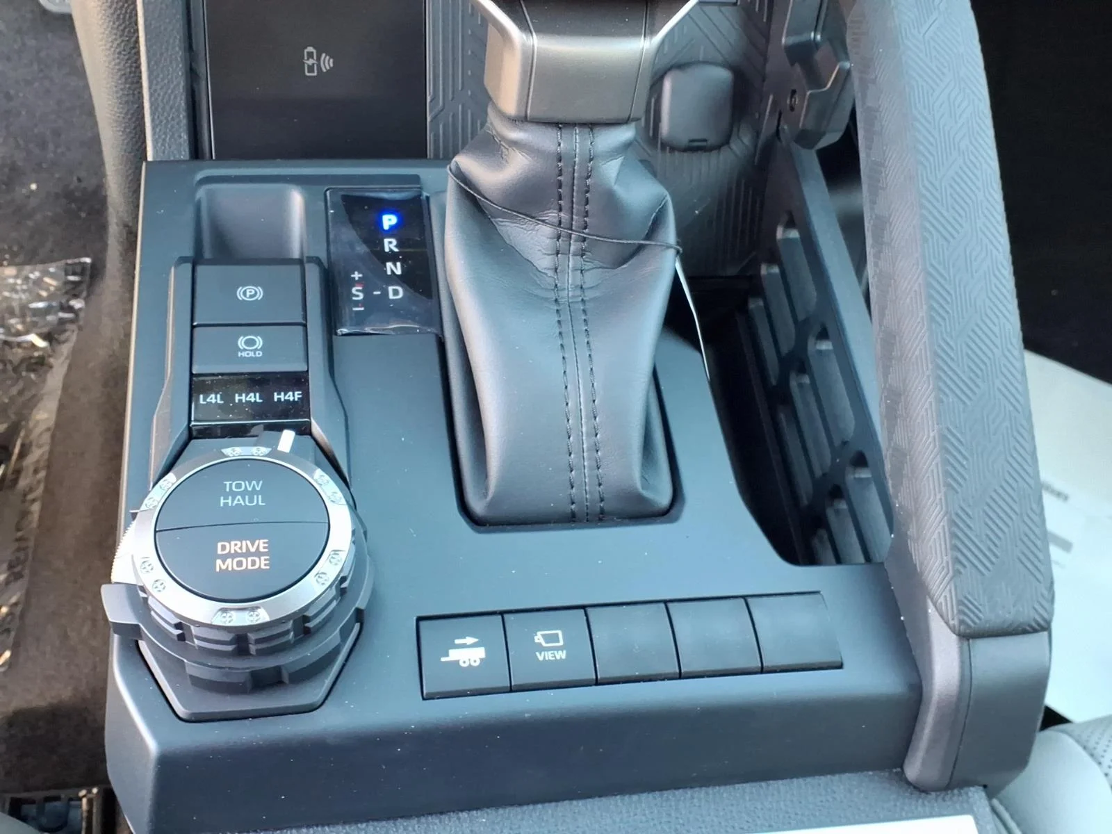 2026 Toyota Tacoma Limited - Photo 9