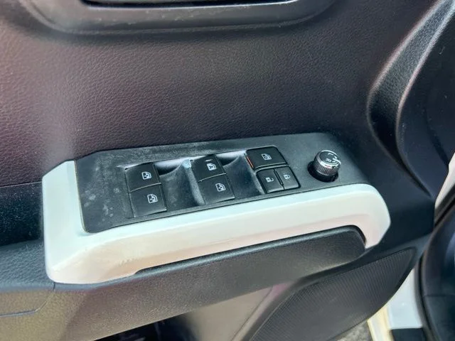 Used 2017 White Toyota SR5 image 13