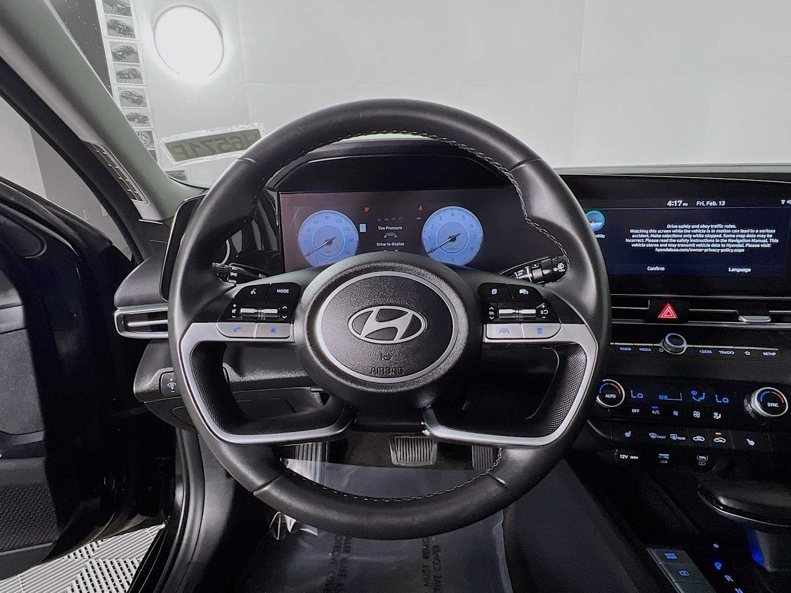 Used 2025 Abyss Black Hyundai SEL Convenience image 11