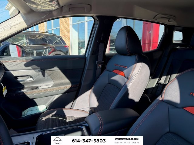 New 2027 Aspen White TriCoat / Super Black Two-tone Nissan Rock Creek® image 21