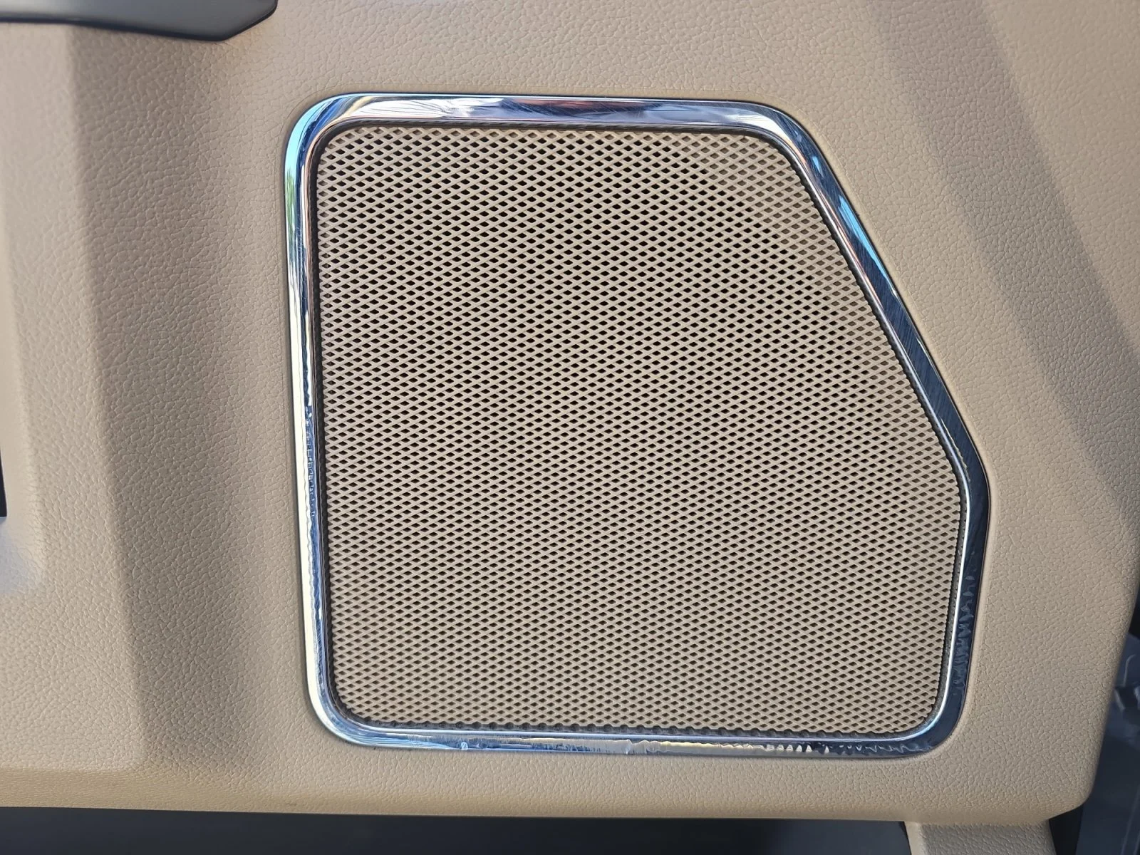 Used 2019 Agate Black Metallic Ford LARIAT image 25