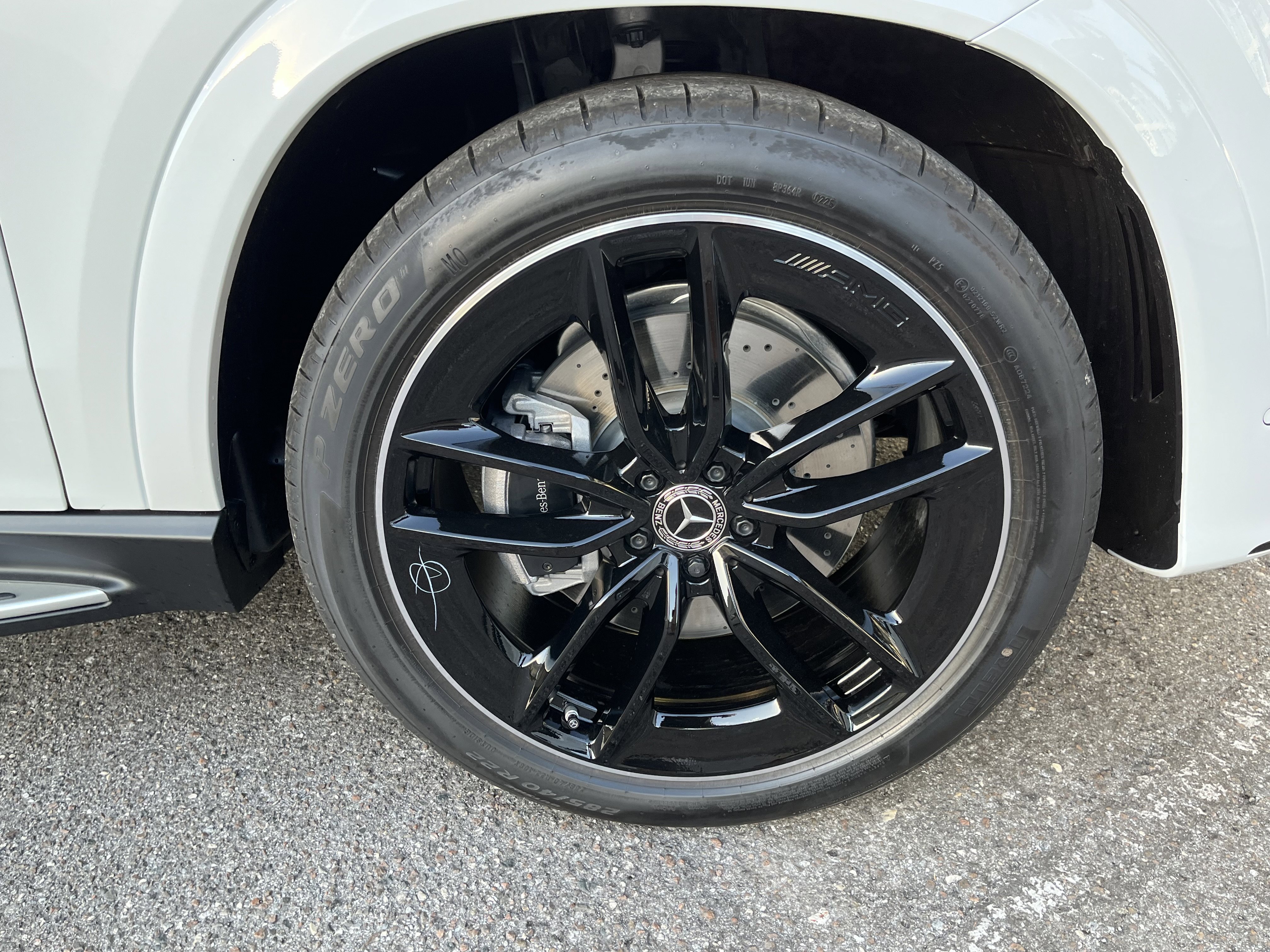 New 2026 MANUFAKTUR Moonlight White Metallic Mercedes-Benz GLE 580 image 42