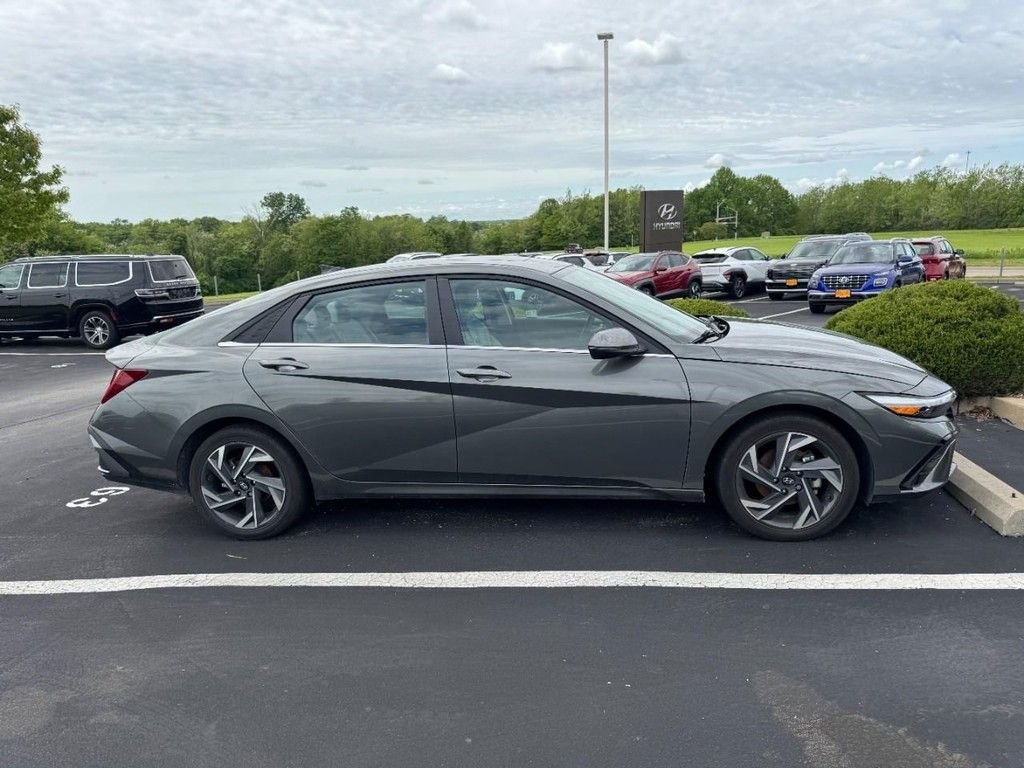 Used 2025 Gray Hyundai Limited image 2